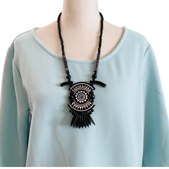 Tribal wood necklace - Picture 1 of 9